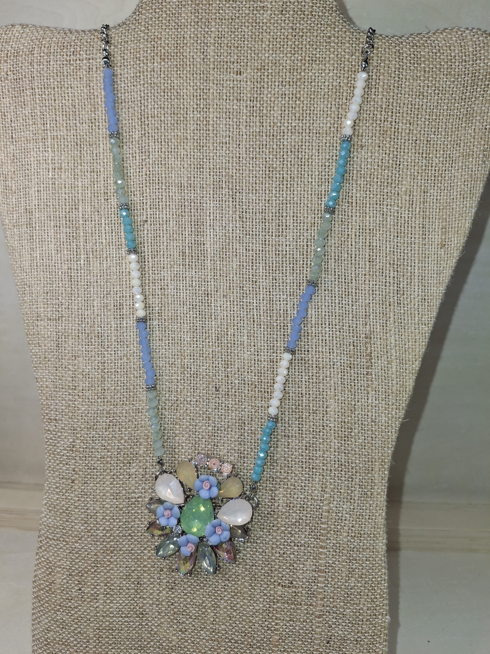 Delicate Multicolor Floral Pendant Necklace - Blue & Green